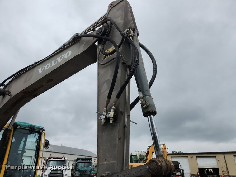 image for item LX9595 2004 Volvo EW180B  wheeled excavator