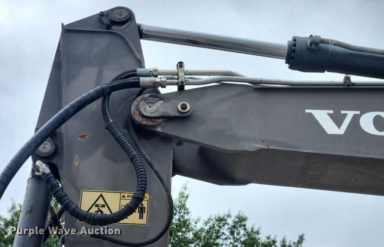 image for item LX9595 2004 Volvo EW180B  wheeled excavator