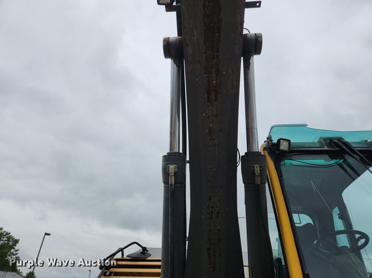 image for item LX9595 2004 Volvo EW180B  wheeled excavator