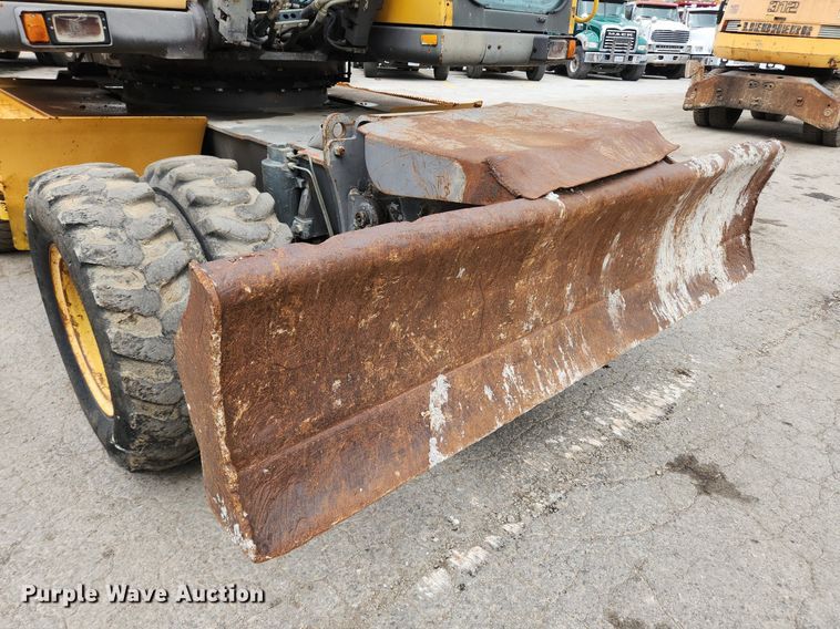 image for item LX9595 2004 Volvo EW180B  wheeled excavator