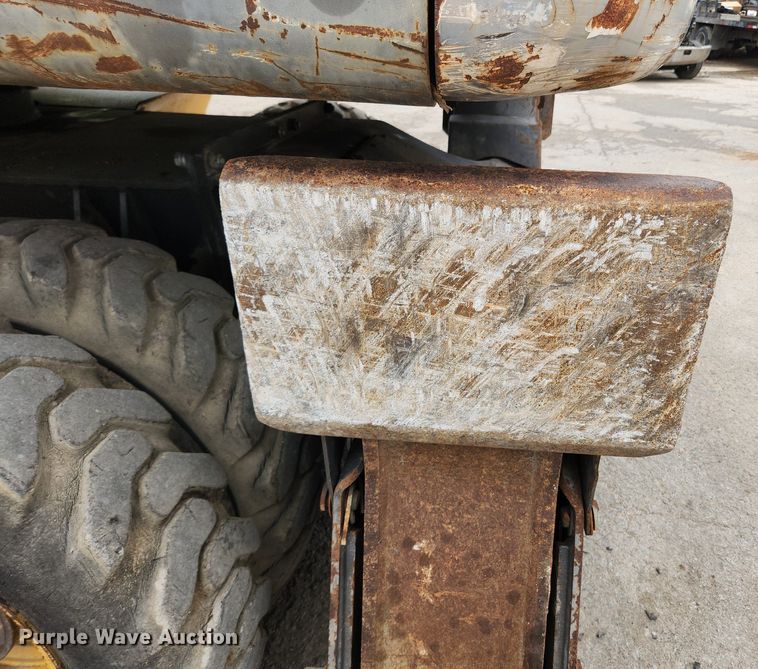 image for item LX9595 2004 Volvo EW180B  wheeled excavator