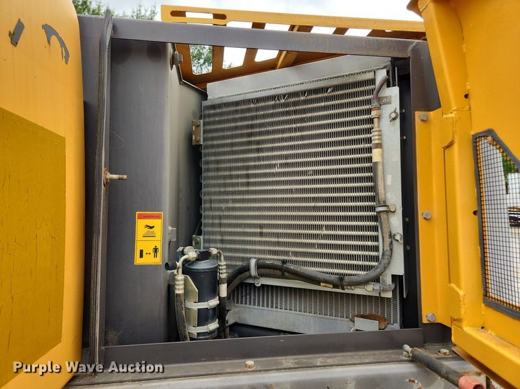 image for item LX9595 2004 Volvo EW180B  wheeled excavator