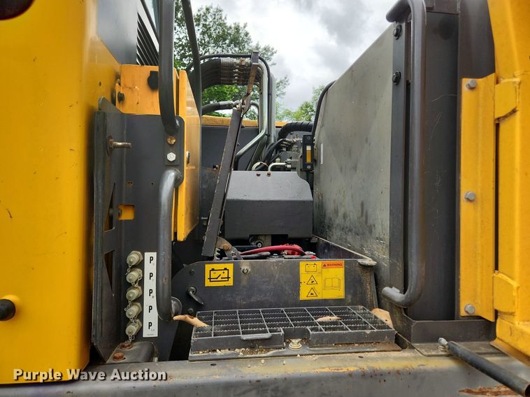 image for item LX9595 2004 Volvo EW180B  wheeled excavator
