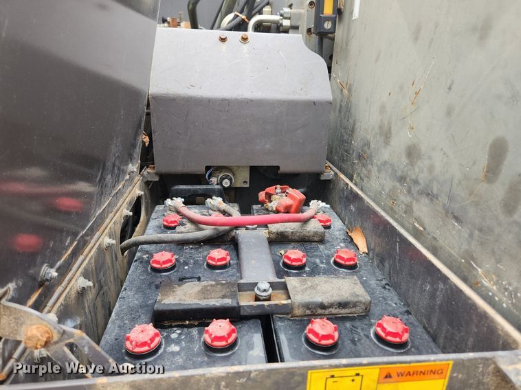 image for item LX9595 2004 Volvo EW180B  wheeled excavator