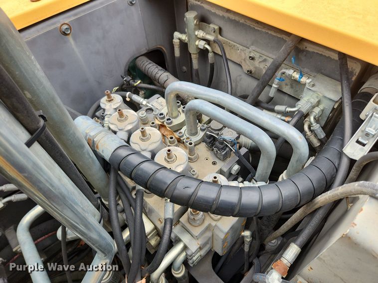 image for item LX9595 2004 Volvo EW180B  wheeled excavator