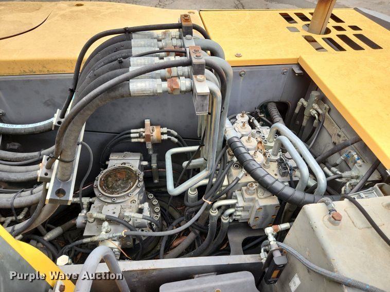 image for item LX9595 2004 Volvo EW180B  wheeled excavator