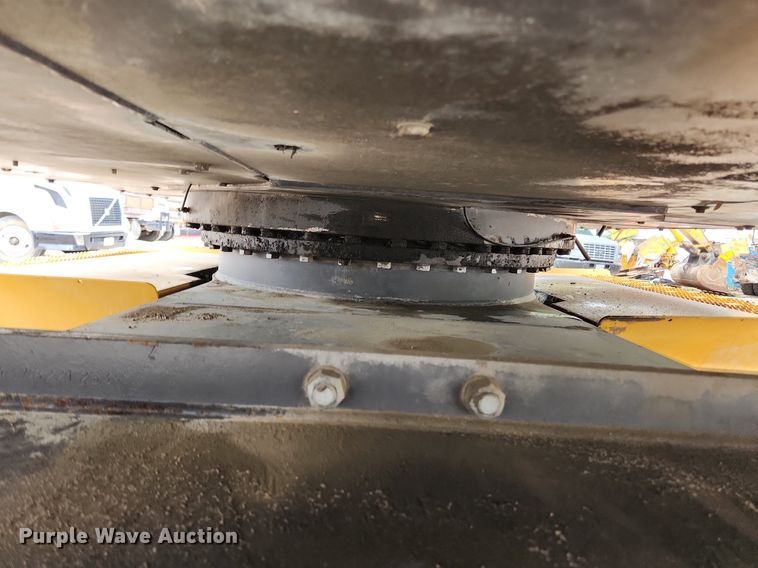 image for item LX9595 2004 Volvo EW180B  wheeled excavator