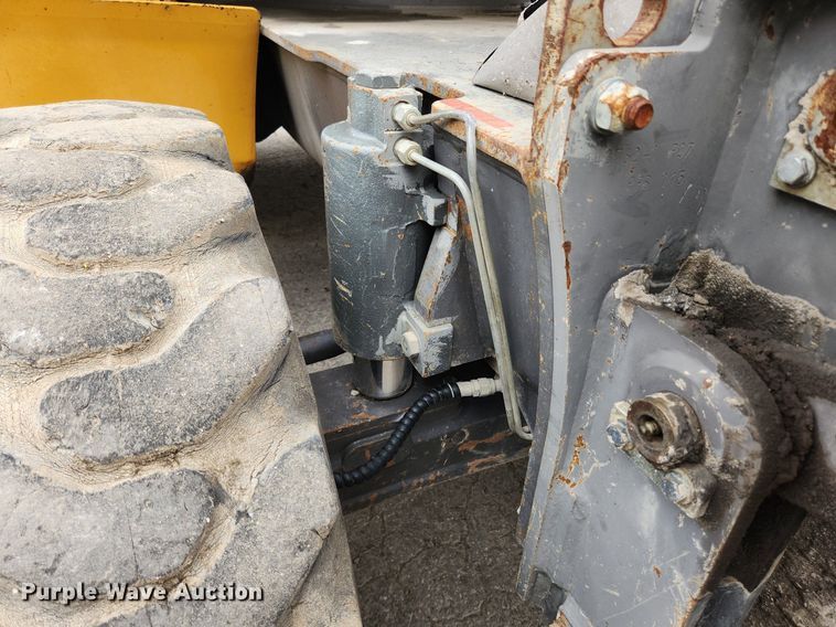 image for item LX9595 2004 Volvo EW180B  wheeled excavator