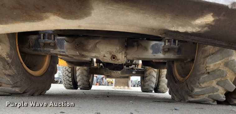 image for item LX9595 2004 Volvo EW180B  wheeled excavator