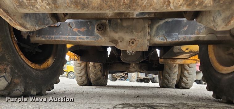 image for item LX9595 2004 Volvo EW180B  wheeled excavator