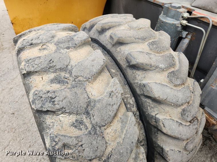 image for item LX9595 2004 Volvo EW180B  wheeled excavator