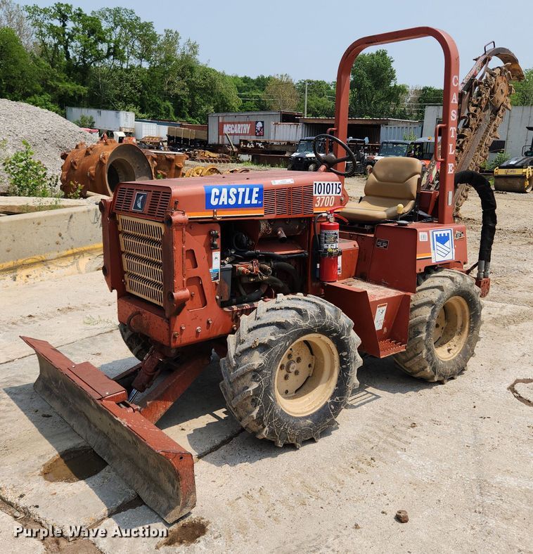 image for item LX9600 1999 Ditch Witch 3700  trencher