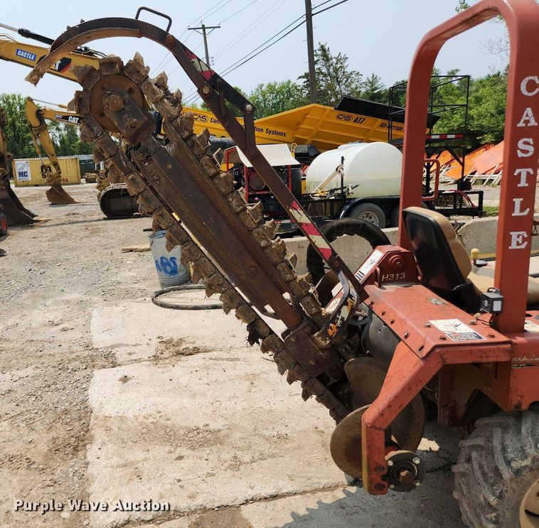 image for item LX9600 1999 Ditch Witch 3700  trencher