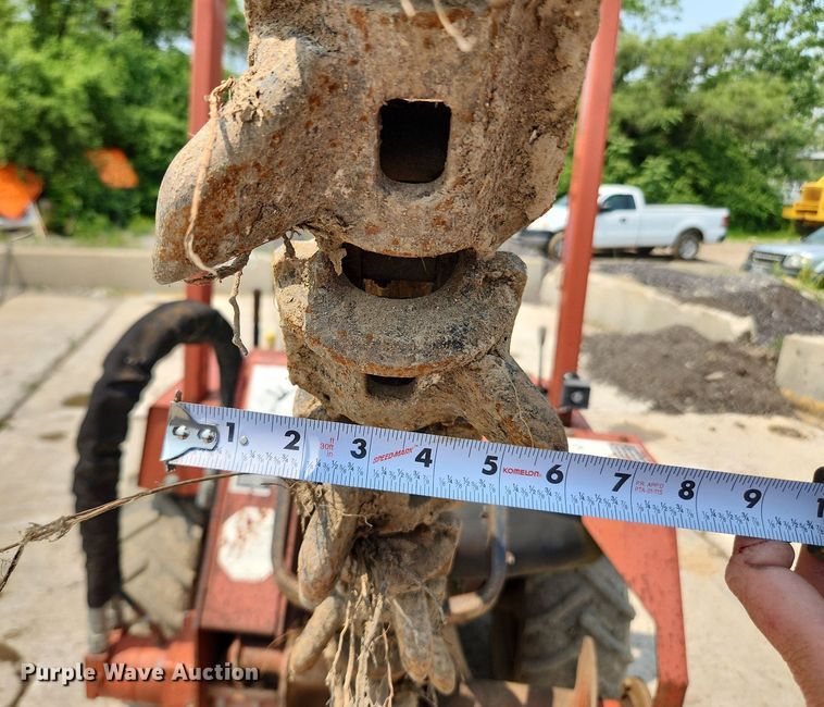 image for item LX9600 1999 Ditch Witch 3700  trencher