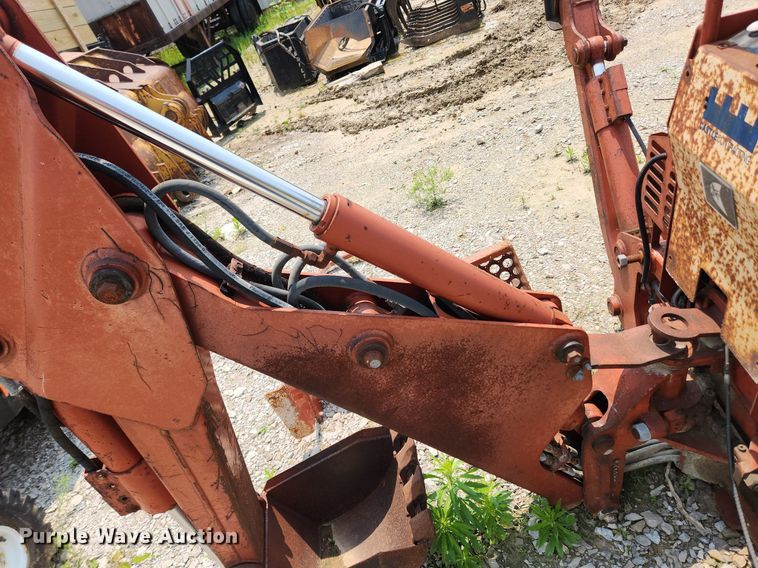 image for item LX9600 1999 Ditch Witch 3700  trencher