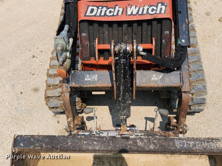 image for item LX9603 2019 Ditch Witch SK800  compact utility loader