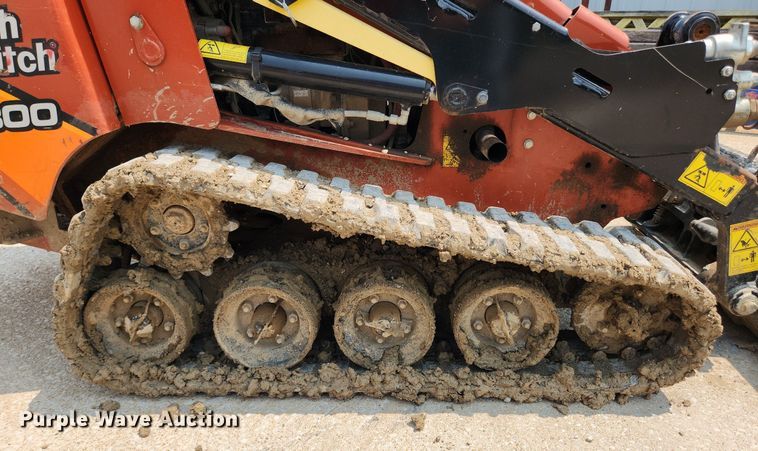 image for item LX9603 2019 Ditch Witch SK800  compact utility loader