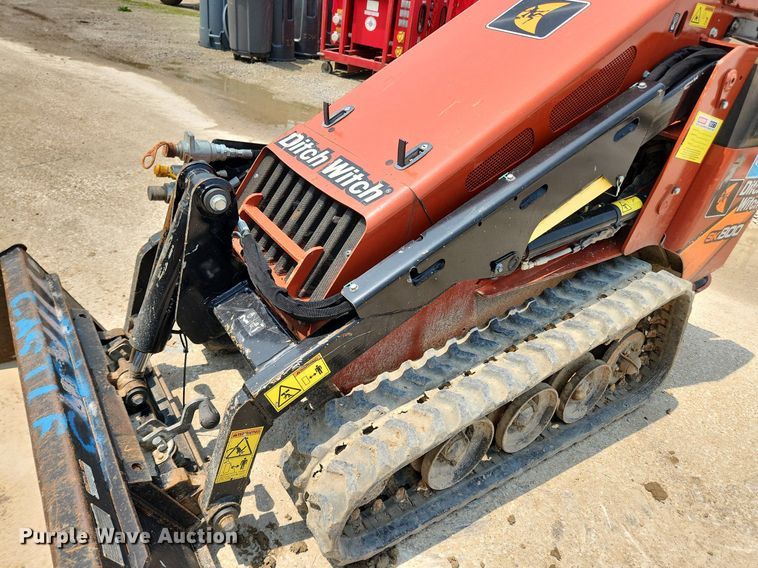 image for item LX9604 2019 Ditch Witch SK800  compact utility loader