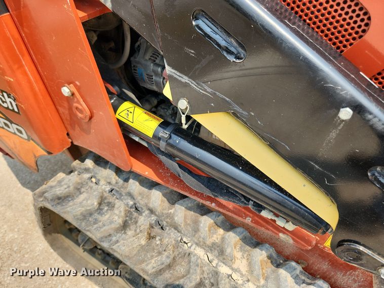 image for item LX9604 2019 Ditch Witch SK800  compact utility loader