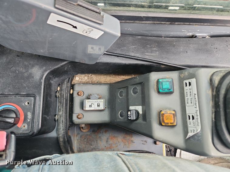 image for item LX9622 2013 Takeuchi TL12  tracked skid steer loader