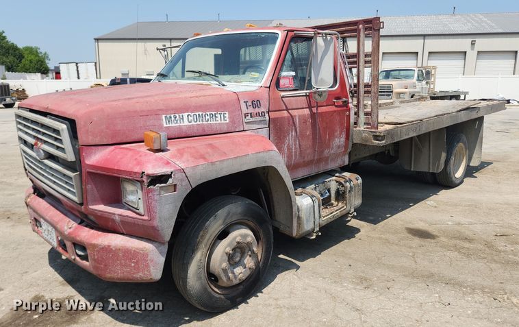 image for item LX9638 1992 Ford F600  flatbed truck