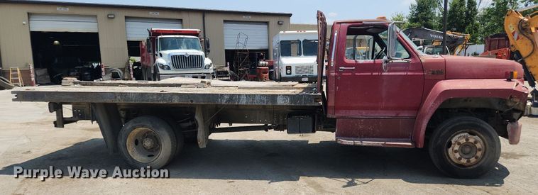 image for item LX9638 1992 Ford F600  flatbed truck