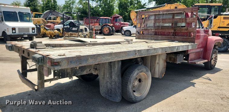 image for item LX9638 1992 Ford F600  flatbed truck