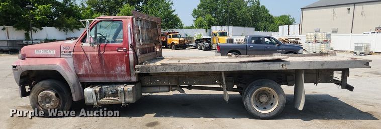 image for item LX9638 1992 Ford F600  flatbed truck