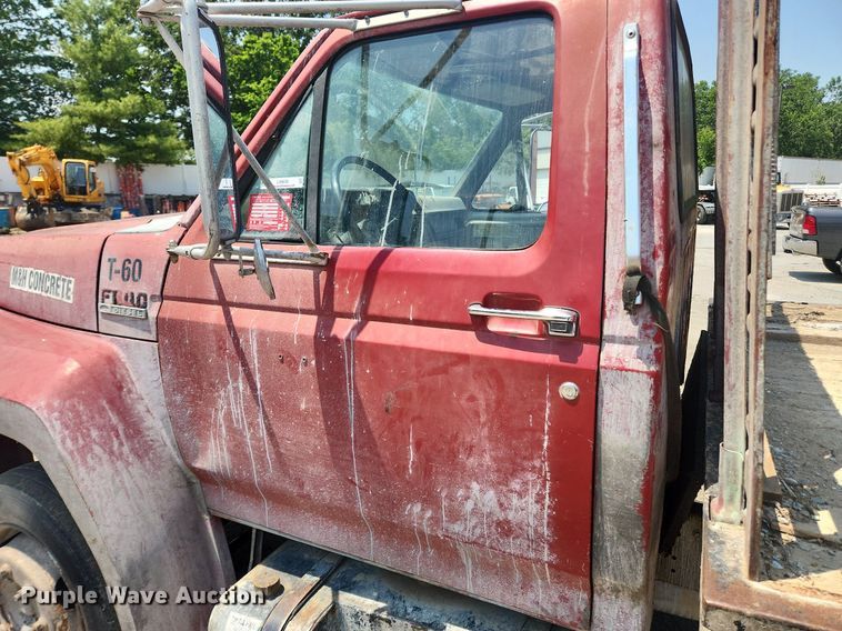 image for item LX9638 1992 Ford F600  flatbed truck