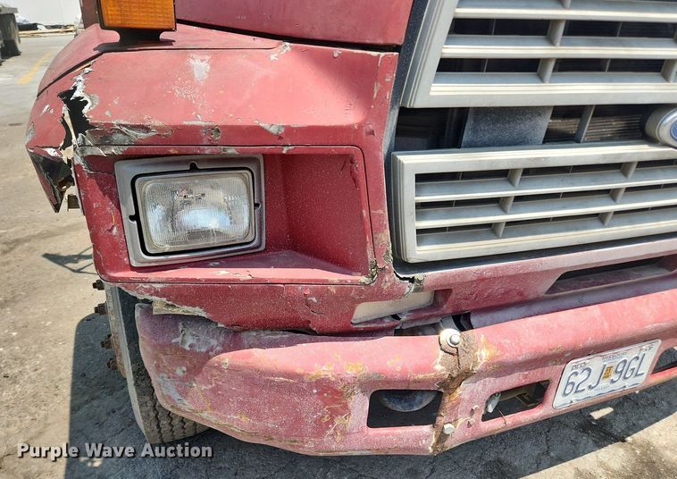 image for item LX9638 1992 Ford F600  flatbed truck