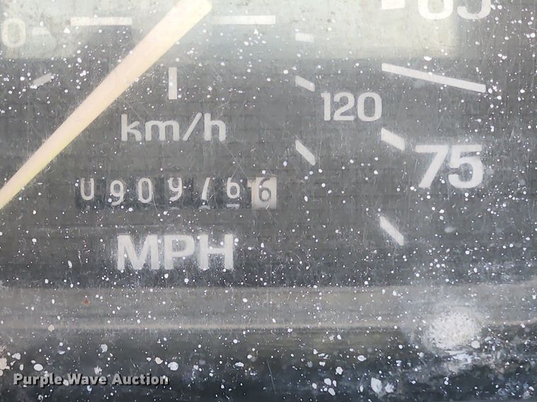 image for item LX9638 1992 Ford F600  flatbed truck