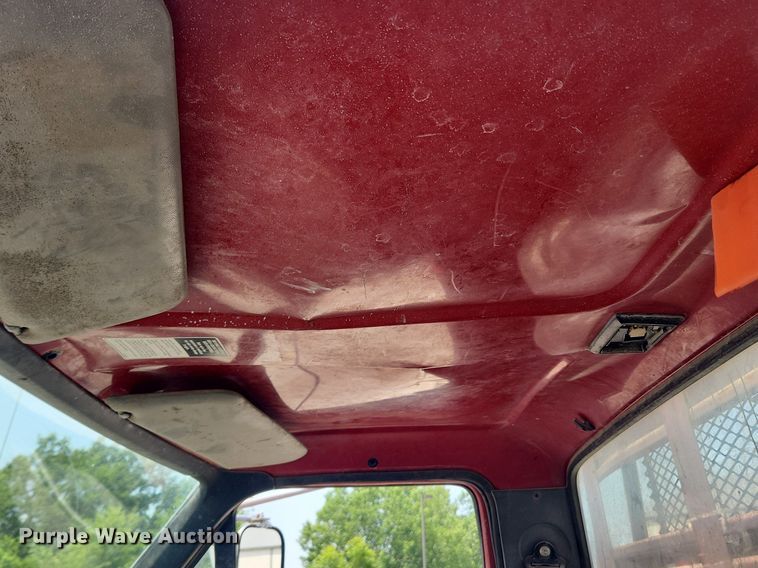 image for item LX9638 1992 Ford F600  flatbed truck