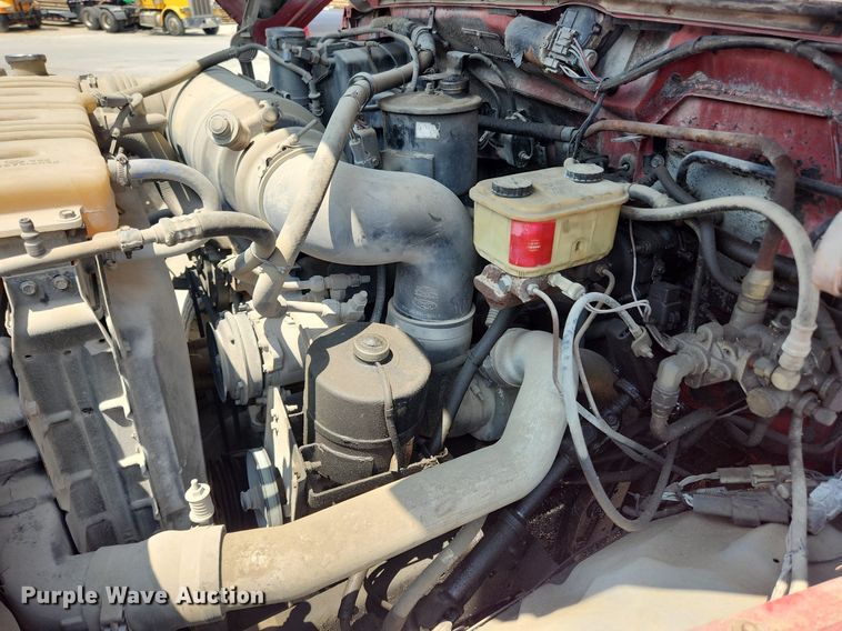 image for item LX9638 1992 Ford F600  flatbed truck