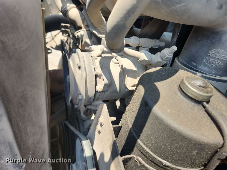 image for item LX9638 1992 Ford F600  flatbed truck