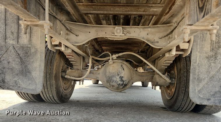 image for item LX9638 1992 Ford F600  flatbed truck