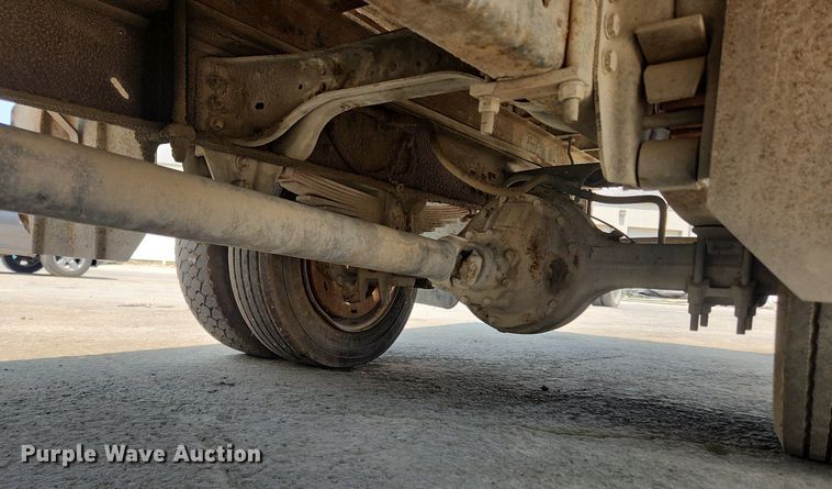 image for item LX9638 1992 Ford F600  flatbed truck