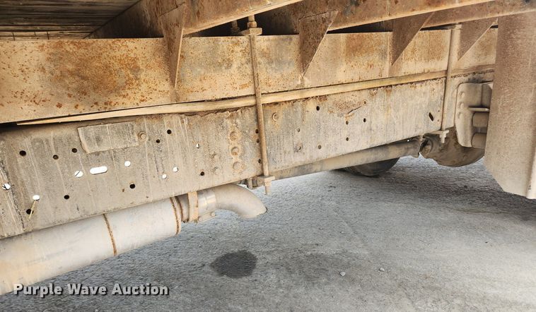 image for item LX9638 1992 Ford F600  flatbed truck