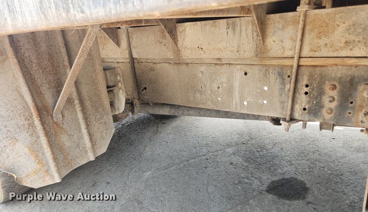 image for item LX9638 1992 Ford F600  flatbed truck