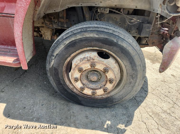 image for item LX9638 1992 Ford F600  flatbed truck