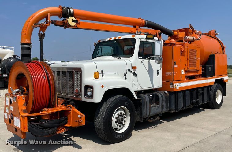 image for item LY9731 2001 International 2554  sewer jetter truck