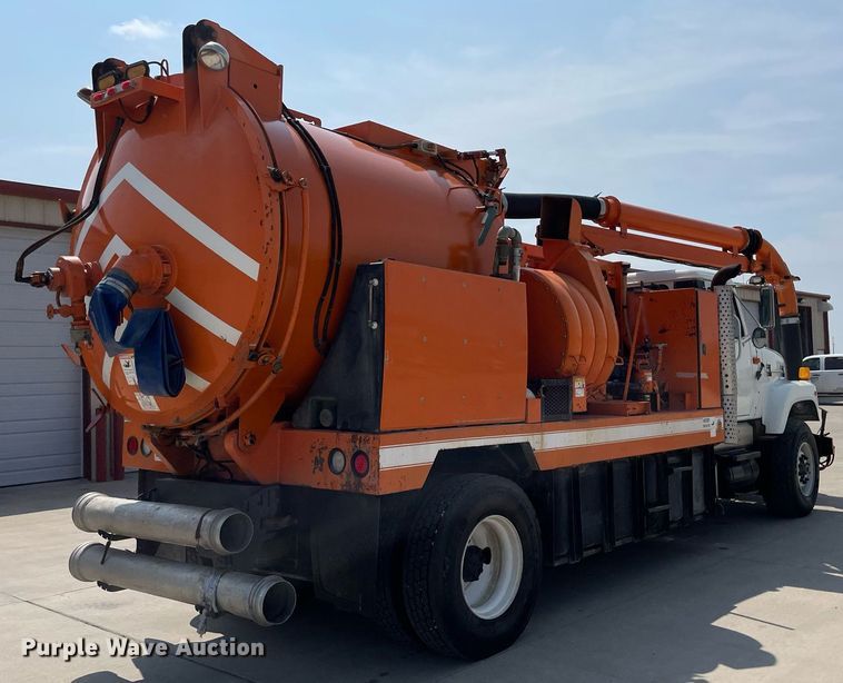 image for item LY9731 2001 International 2554  sewer jetter truck