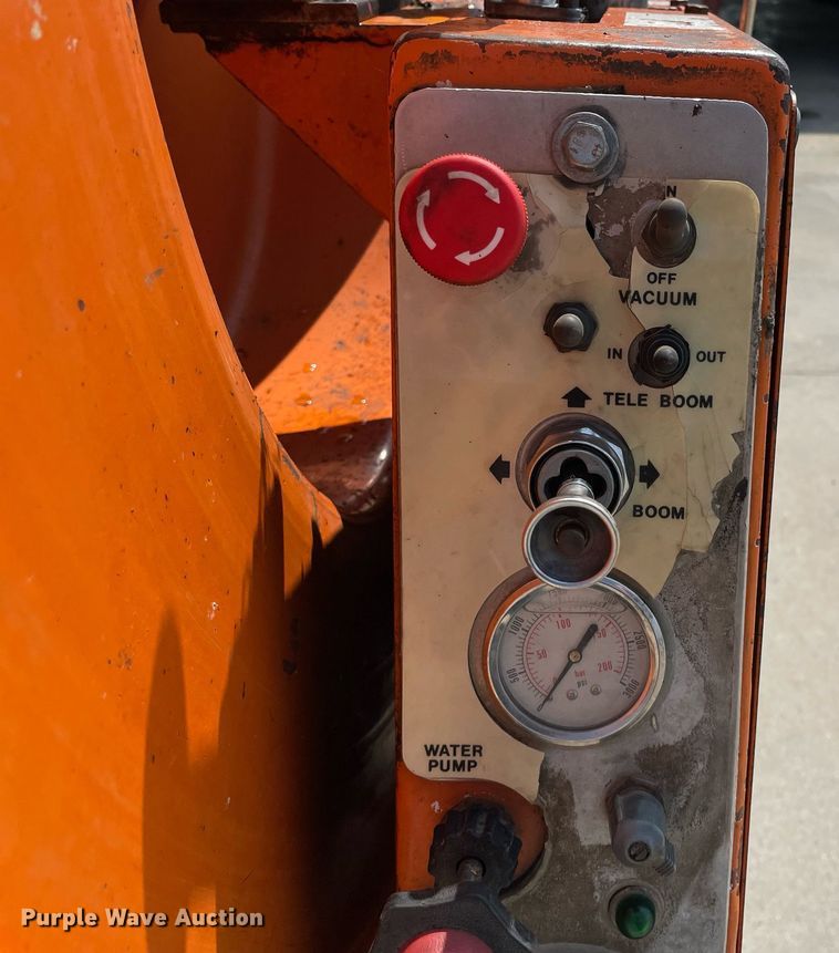 image for item LY9731 2001 International 2554  sewer jetter truck