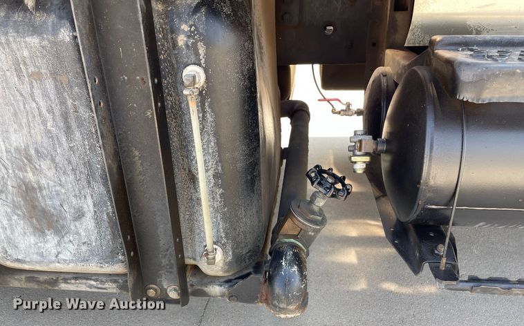 image for item LY9731 2001 International 2554  sewer jetter truck