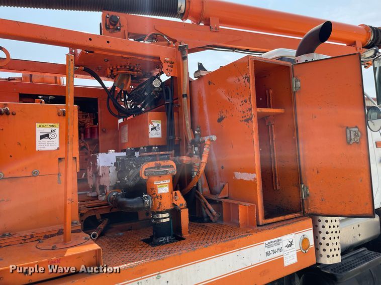 image for item LY9731 2001 International 2554  sewer jetter truck