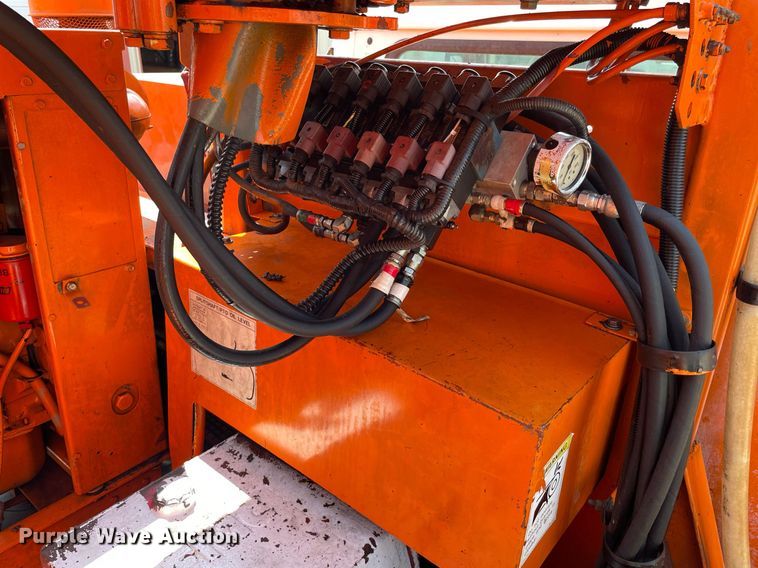 image for item LY9731 2001 International 2554  sewer jetter truck