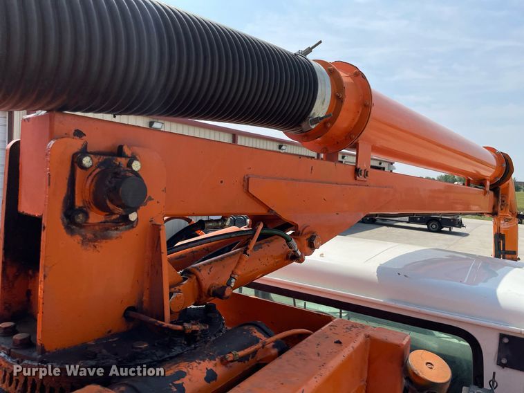 image for item LY9731 2001 International 2554  sewer jetter truck