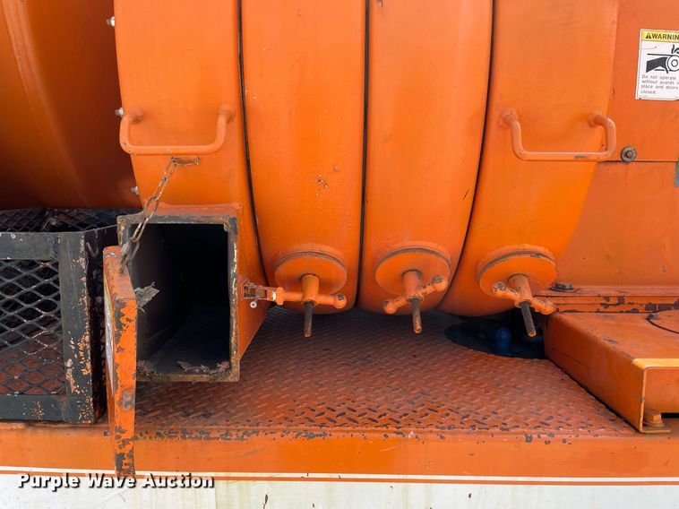 image for item LY9731 2001 International 2554  sewer jetter truck