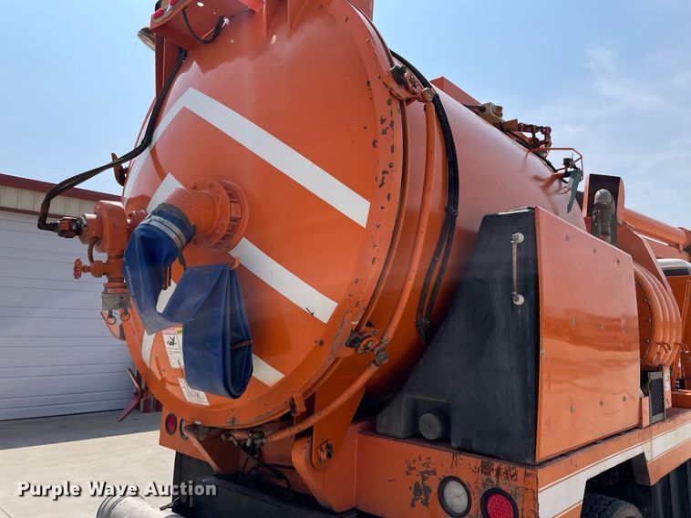 image for item LY9731 2001 International 2554  sewer jetter truck