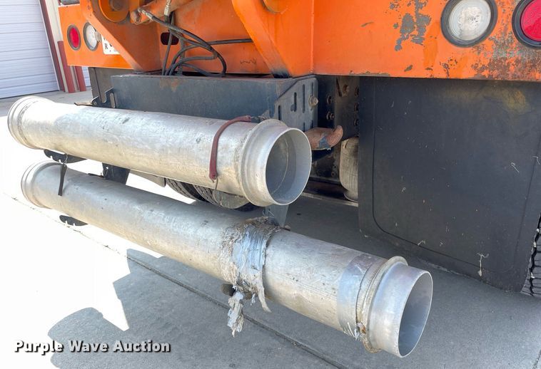 image for item LY9731 2001 International 2554  sewer jetter truck