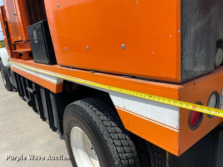 image for item LY9731 2001 International 2554  sewer jetter truck